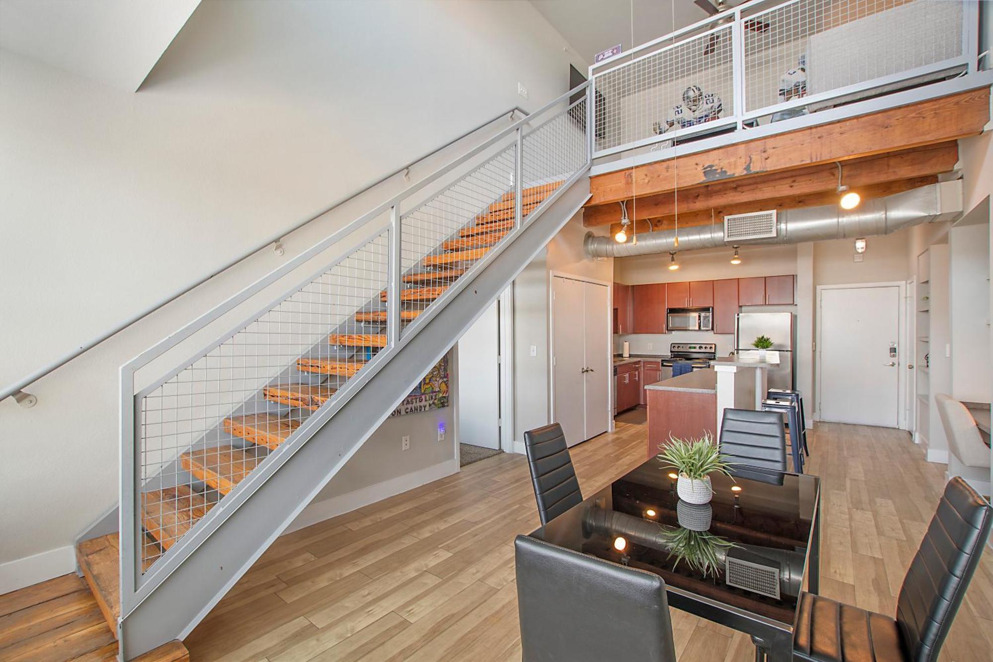 Cowboy Live, Laugh, & Loft Fort Worth 2 Bedroom Loft Downtown Bagian luar foto